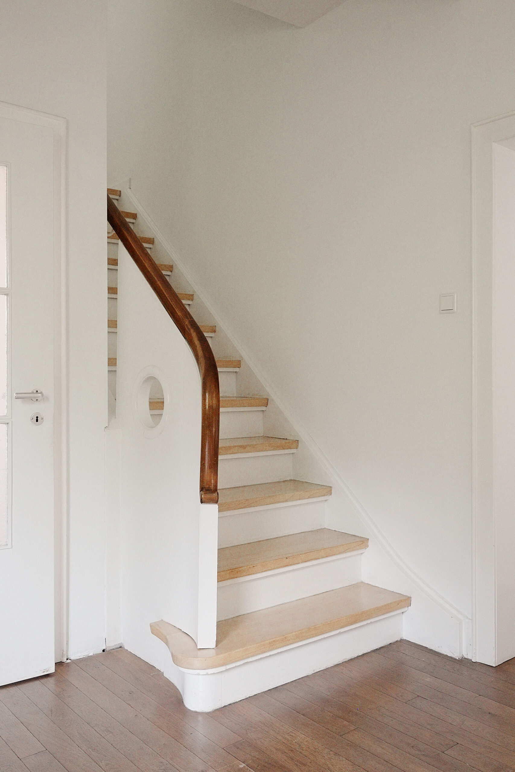Sanierung Einfamilienhaus Düsseldorf, Holztreppe, Schreinerarbeiten, Lisa Winklhofer Architektur